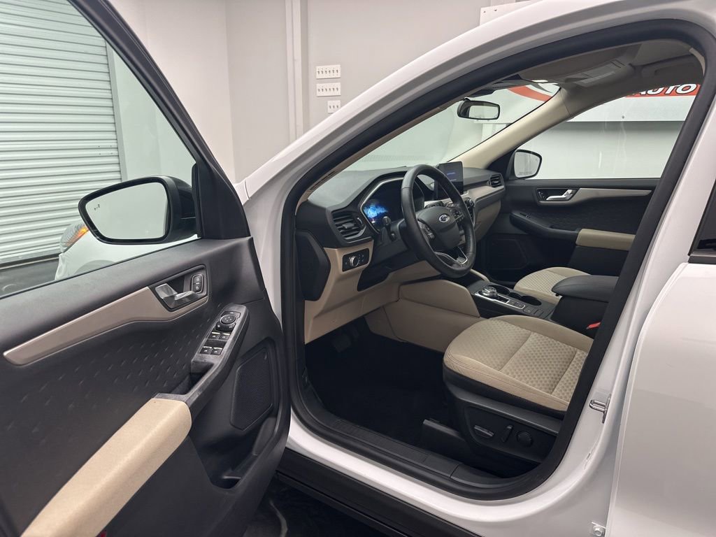 Used 2020 Ford Escape SE Sport image 5