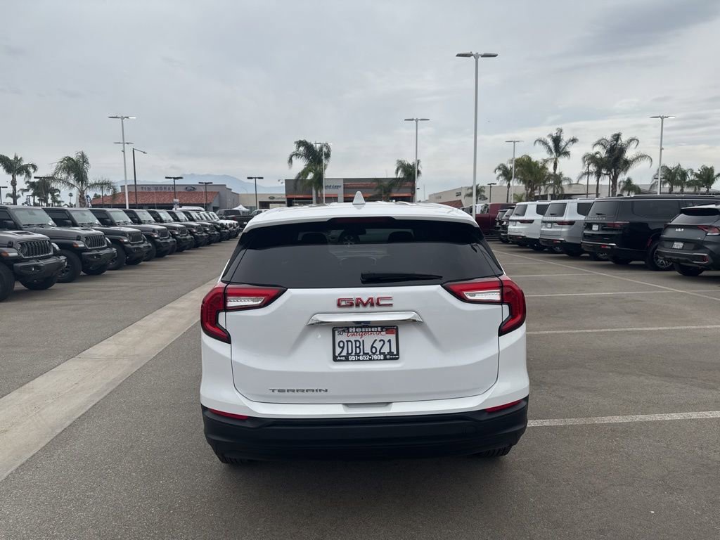 Used 2022 GMC Terrain SLE image 7