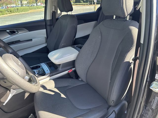 Certified 2023 Kia Carnival LX image 14