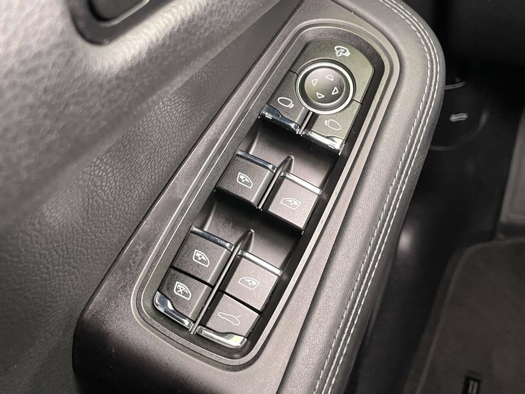 Certified 2023 Porsche Macan AWD/4WD image 38