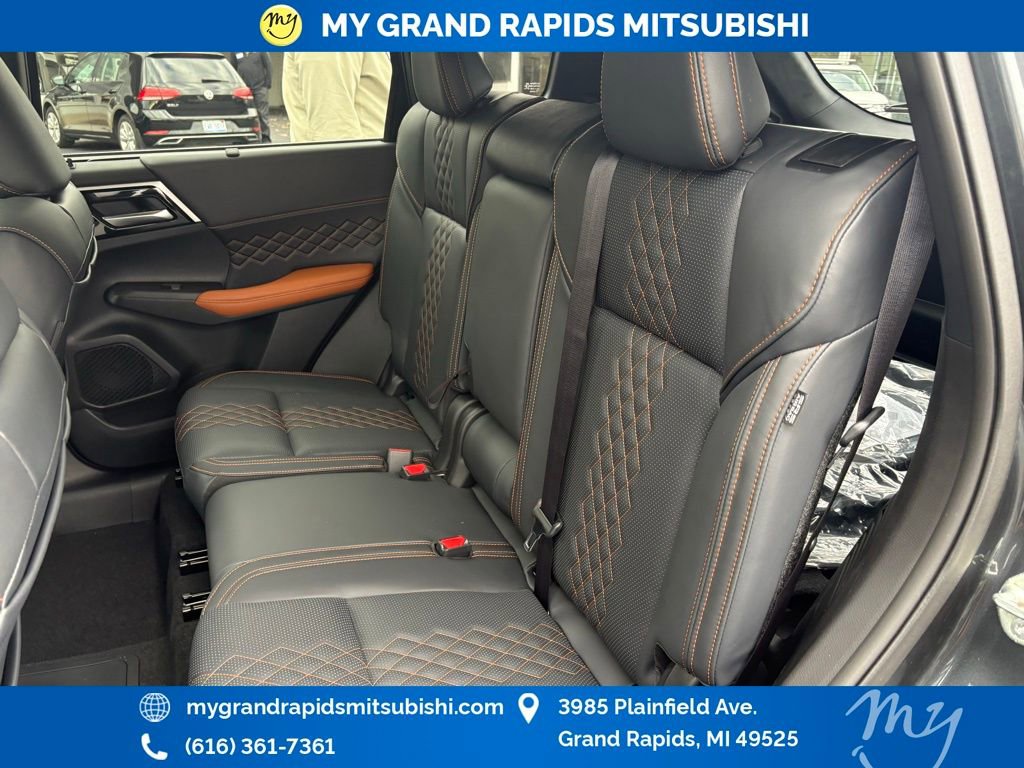 New 2025 Mitsubishi Outlander SEL image 26