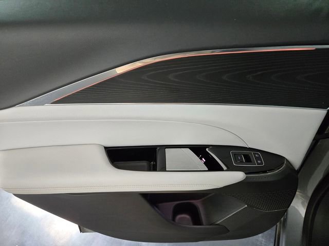 Used 2024 Cadillac Lyriq Luxury image 19