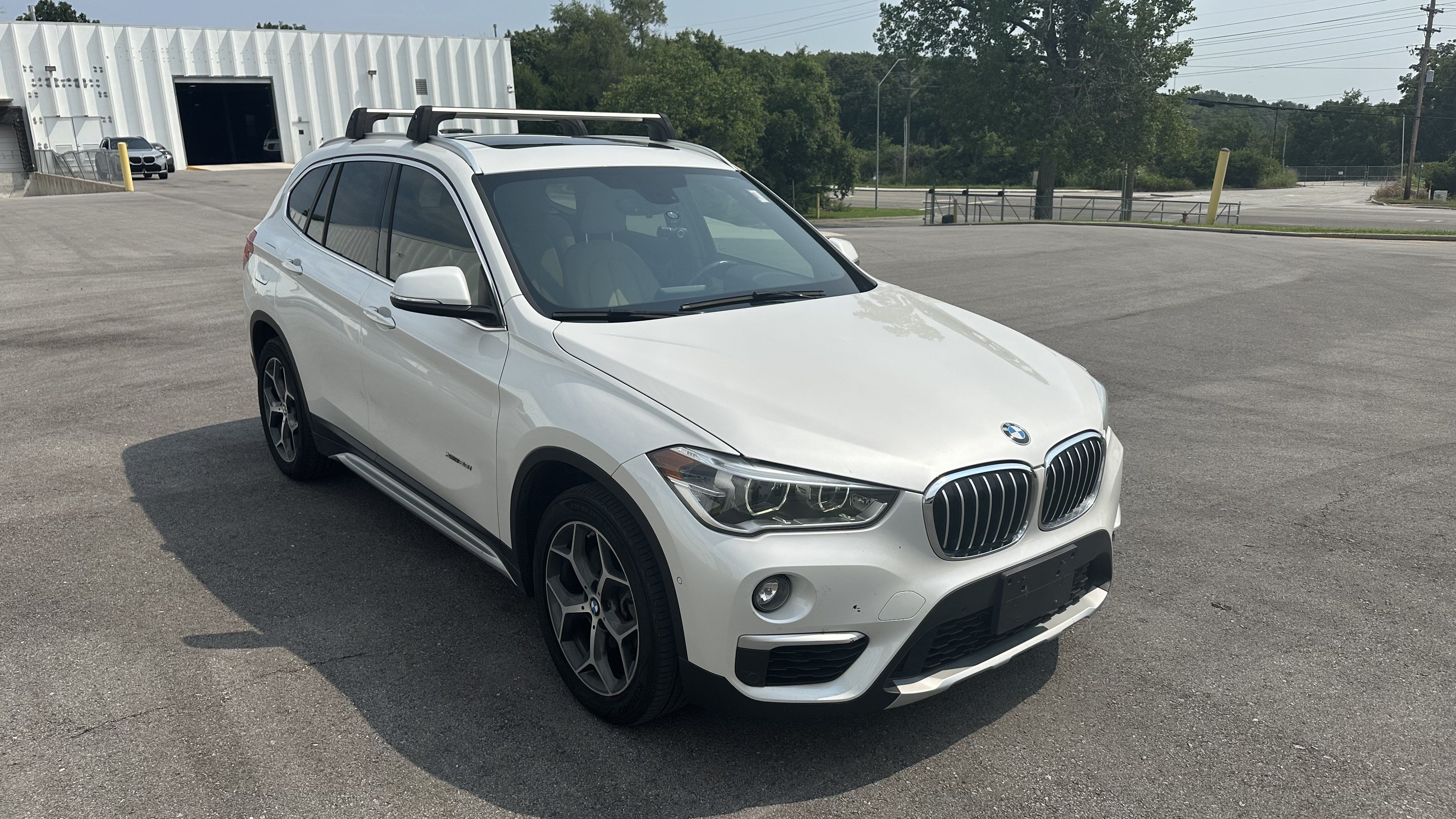 Used 2017 BMW X1 xDrive28i AWD/4WD image 2
