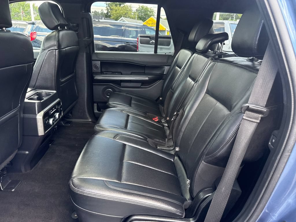 Used 2019 Ford Expedition XLT w/ Equipment Group 202A AWD/4WD image 21