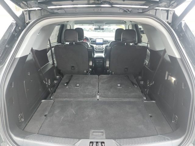 Used 2022 Ford Explorer XLT w/ Equipment Group 202A image 16