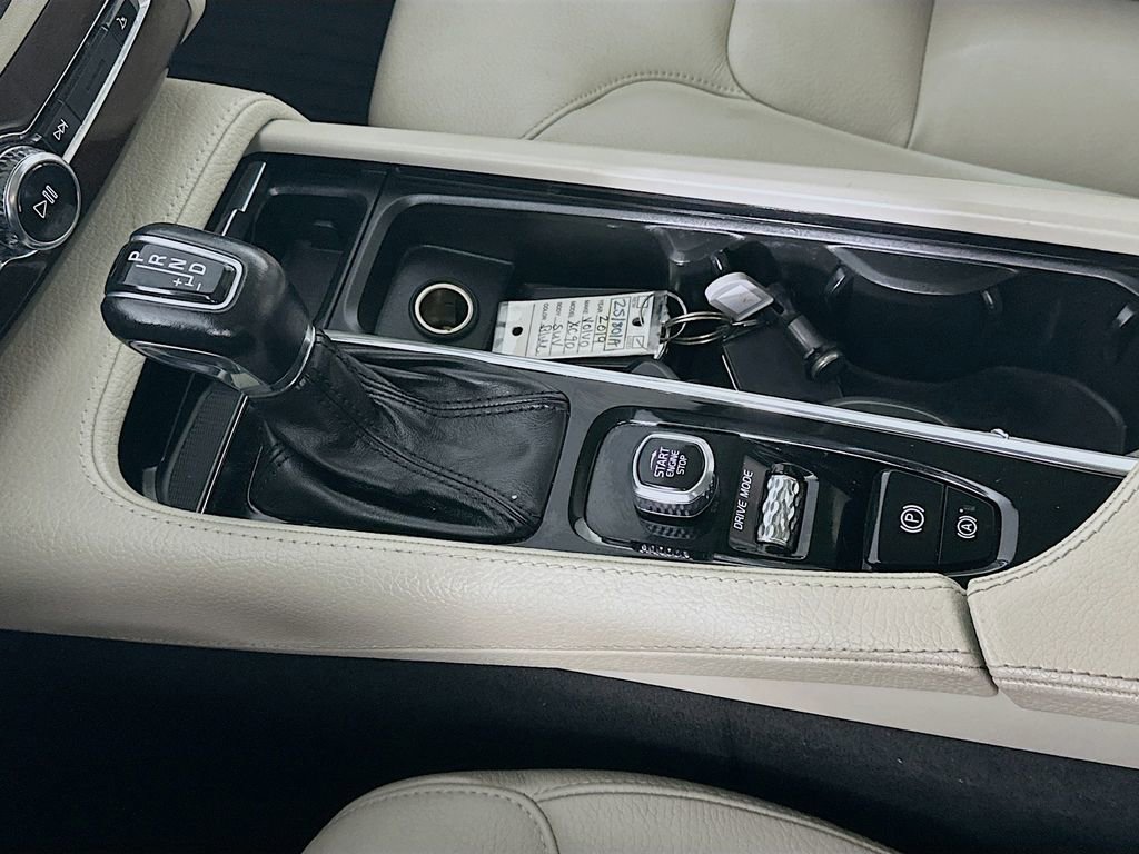 Used 2019 Volvo XC90 T6 Momentum w/ Advanced Package image 16
