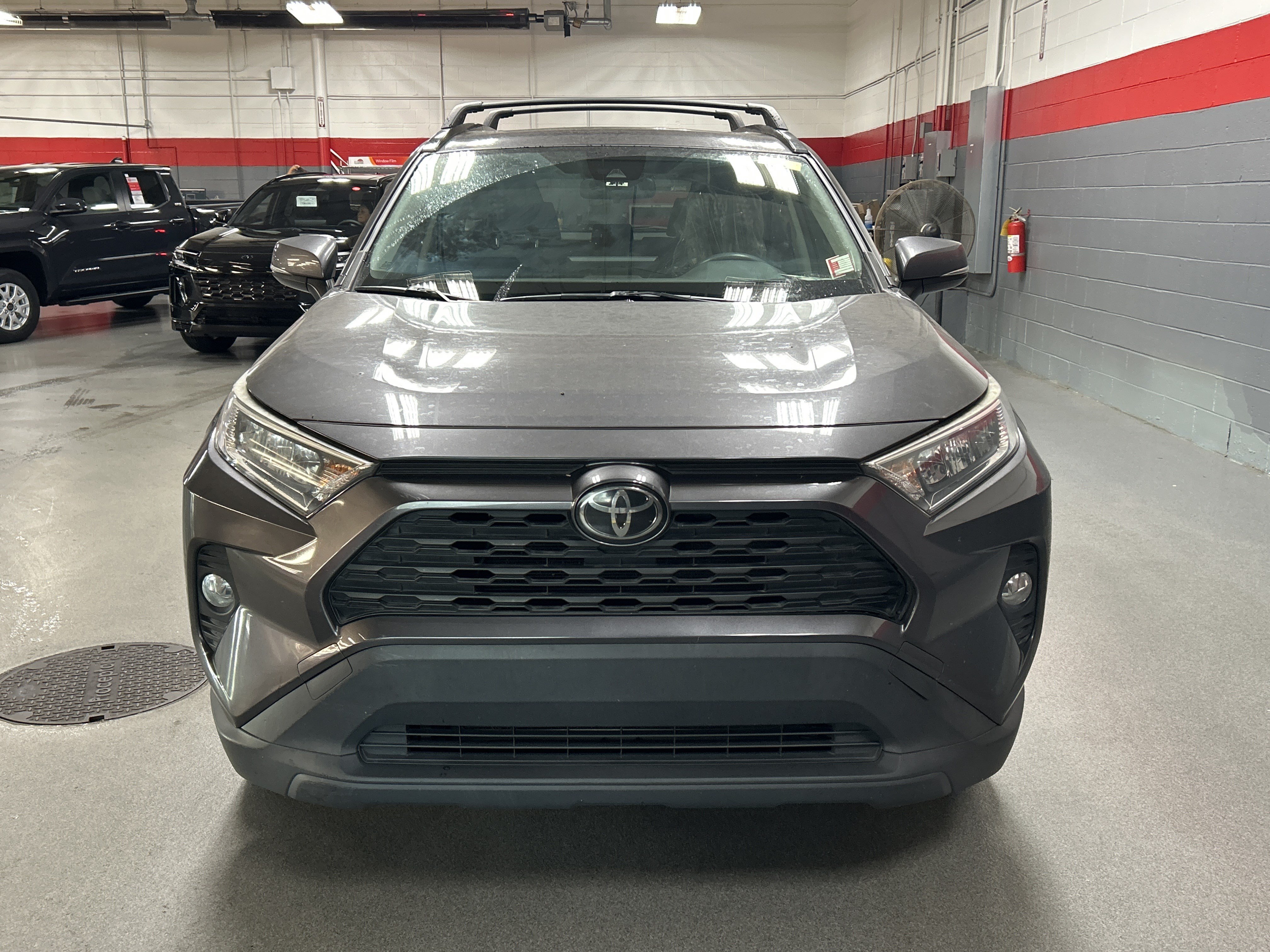 Used 2019 Toyota RAV4 XLE w/ Convenience Package AWD/4WD image 3