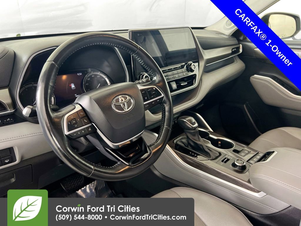 Used 2021 Toyota Highlander Limited video 3