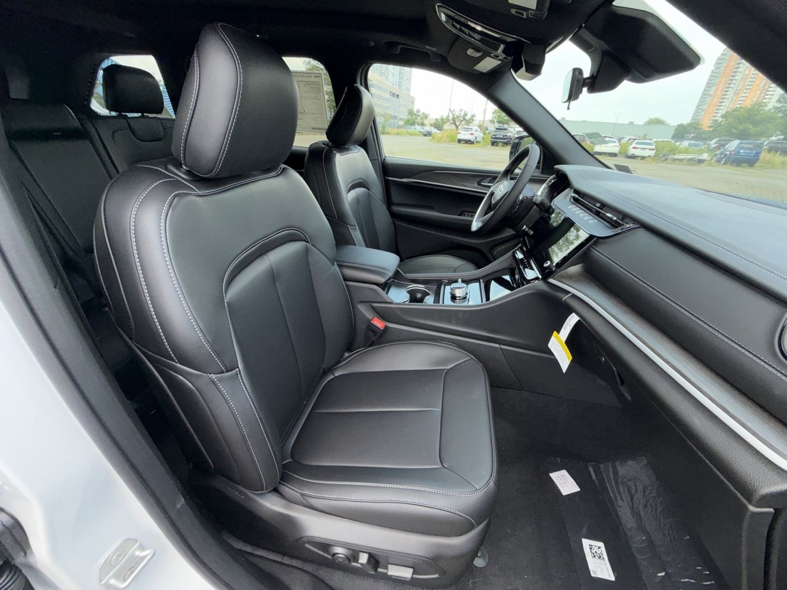 New 2026 Jeep Grand Cherokee Limited w/ Limited Altitude Package AWD/4WD image 27