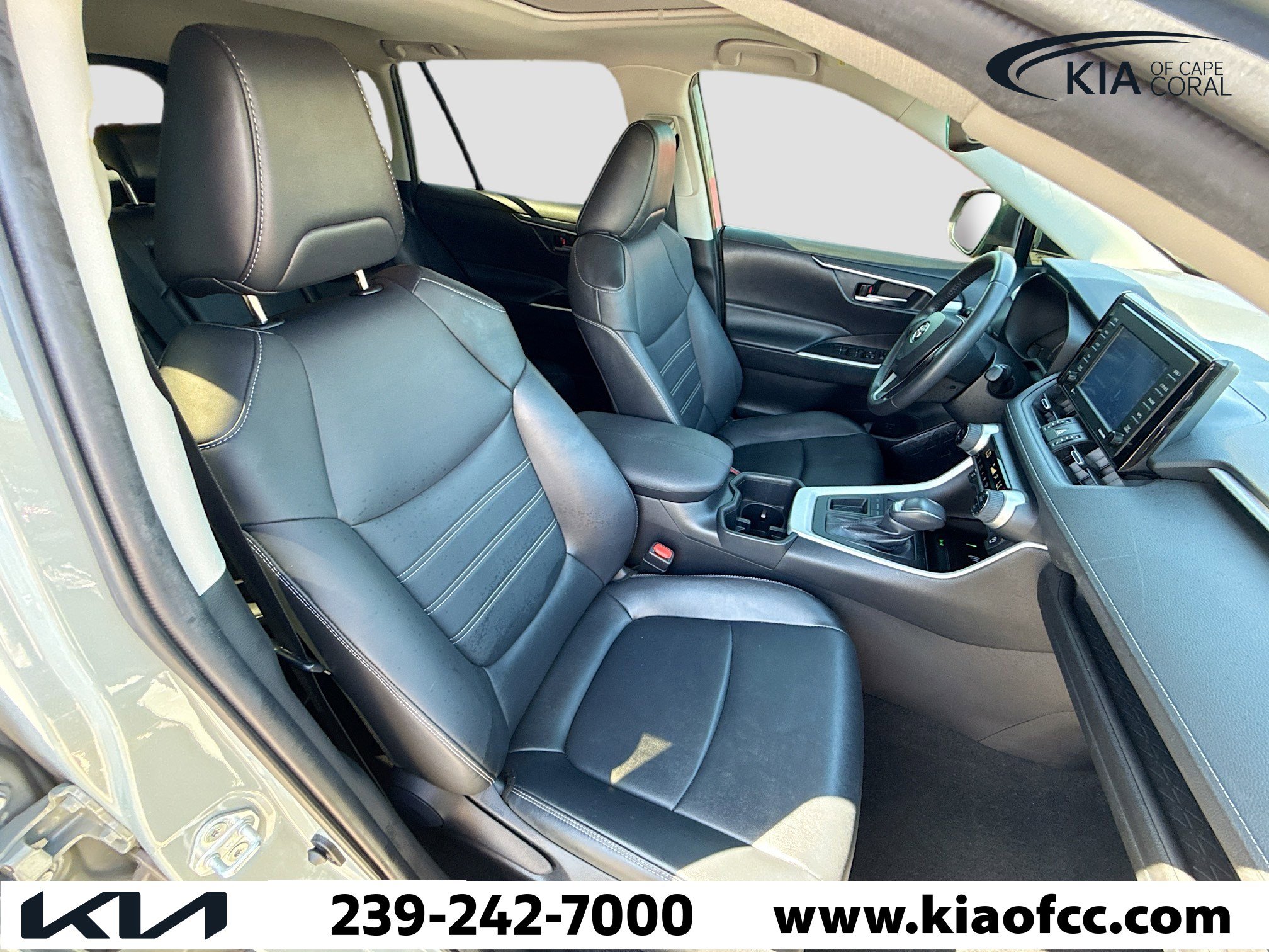 Used 2022 Toyota RAV4 XLE Premium image 15