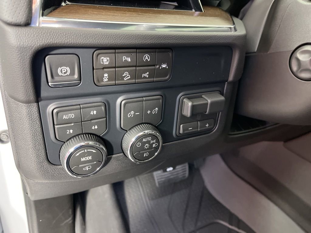 New 2026 Chevrolet Suburban High Country image 30
