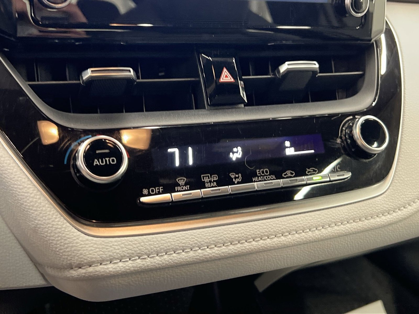 Used 2020 Toyota Corolla SE image 21