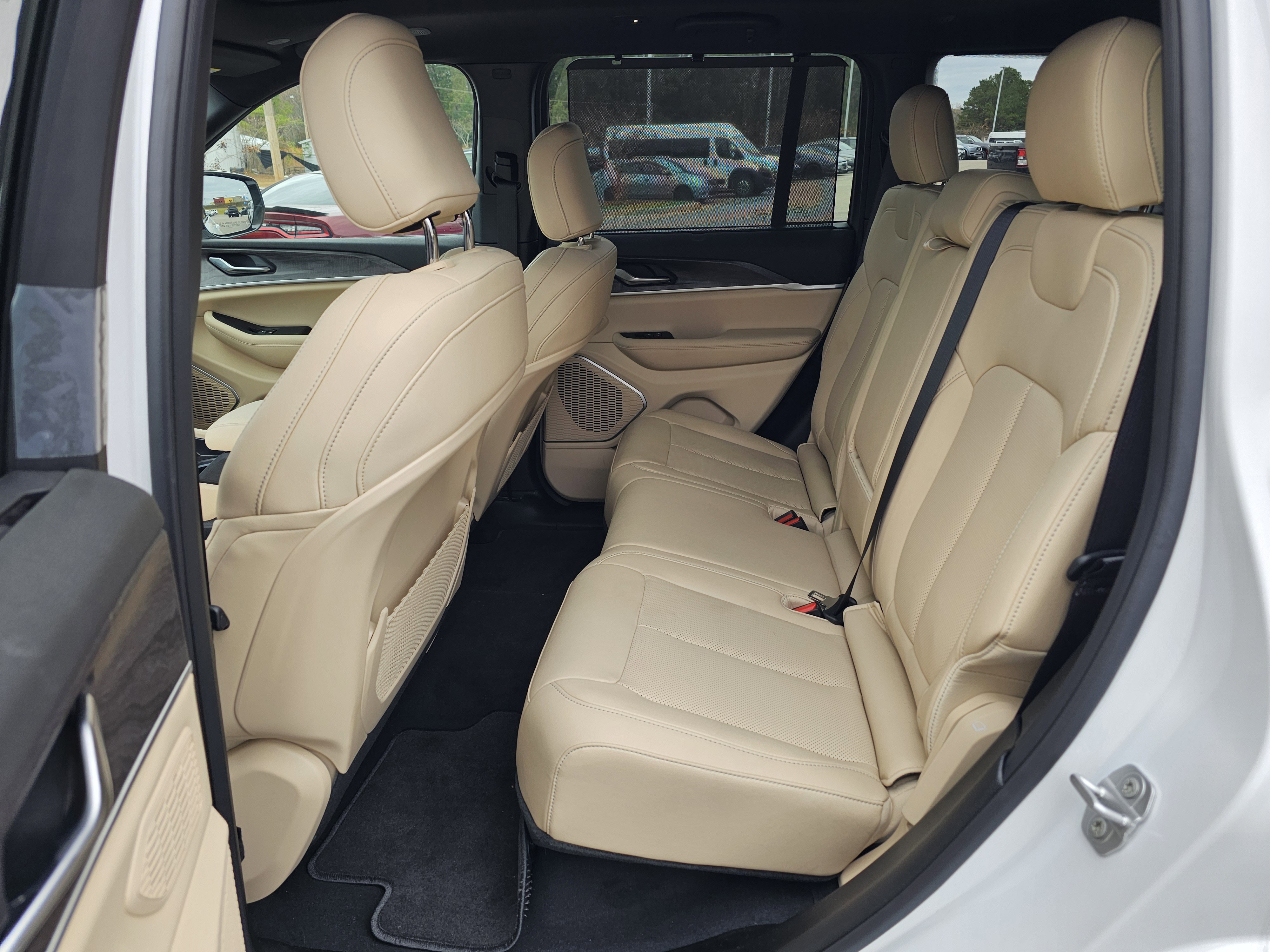 New 2025 Jeep Grand Cherokee Limited w/ Luxury Tech Group II image 31