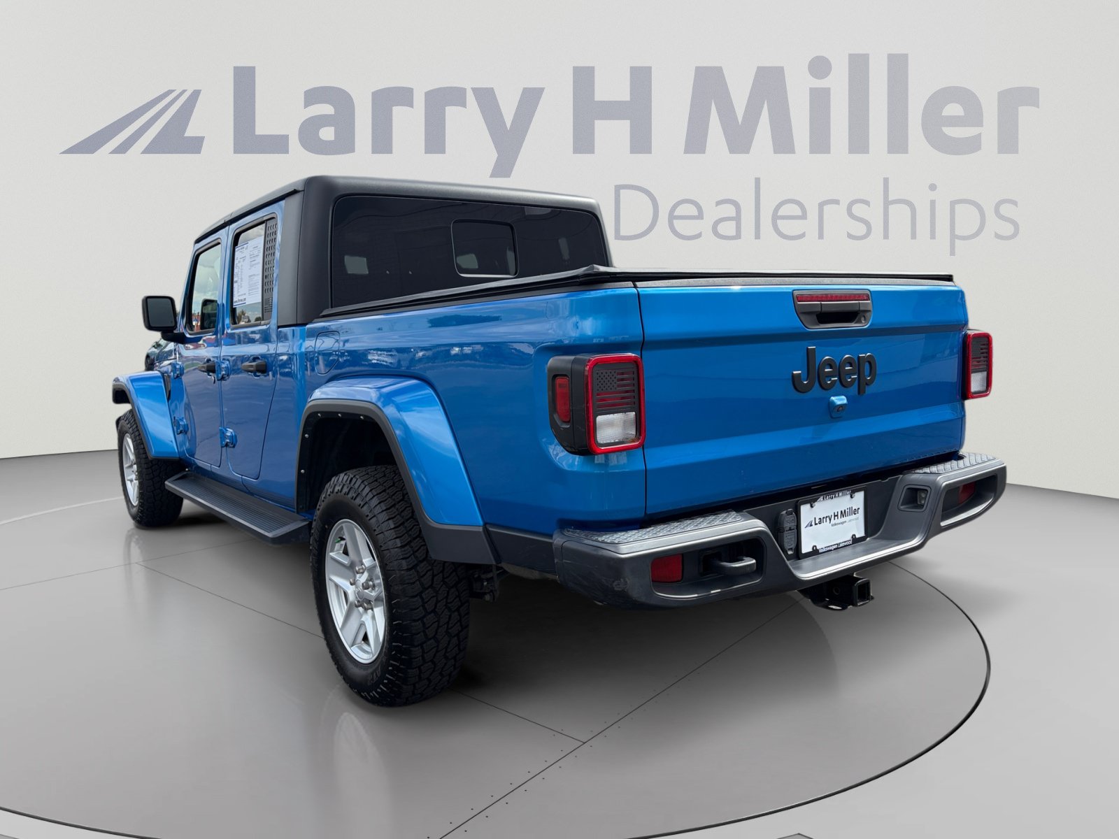 Used 2022 Jeep Gladiator Sport AWD/4WD image 3