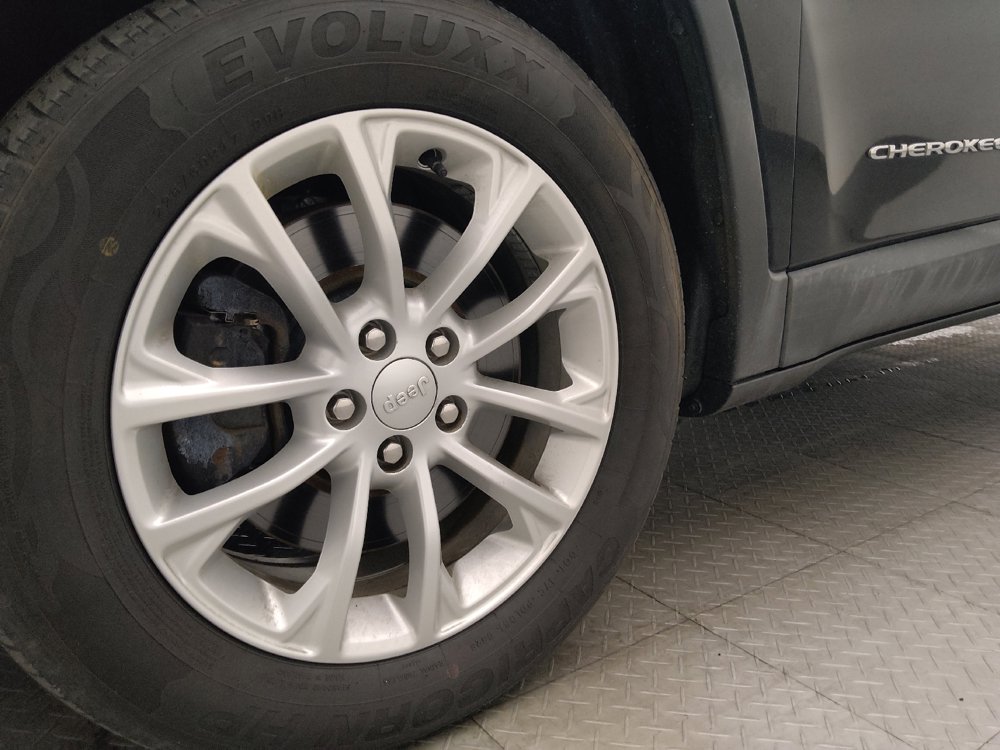 Used 2020 Jeep Cherokee Latitude FWD image 31