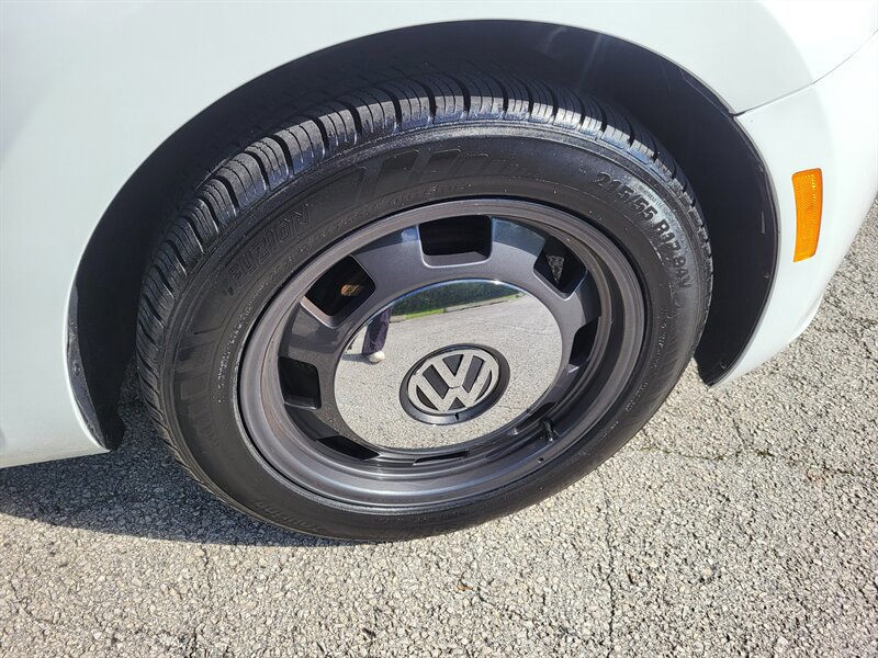 Used 2016 Volkswagen Beetle 1.8T Denim FWD image 24