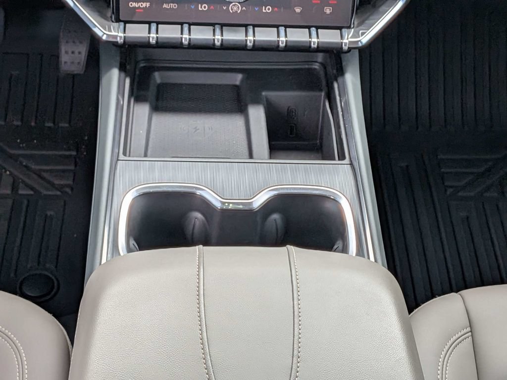 Used 2024 GMC Acadia Elevation w/ Luxury Package FWD image 19