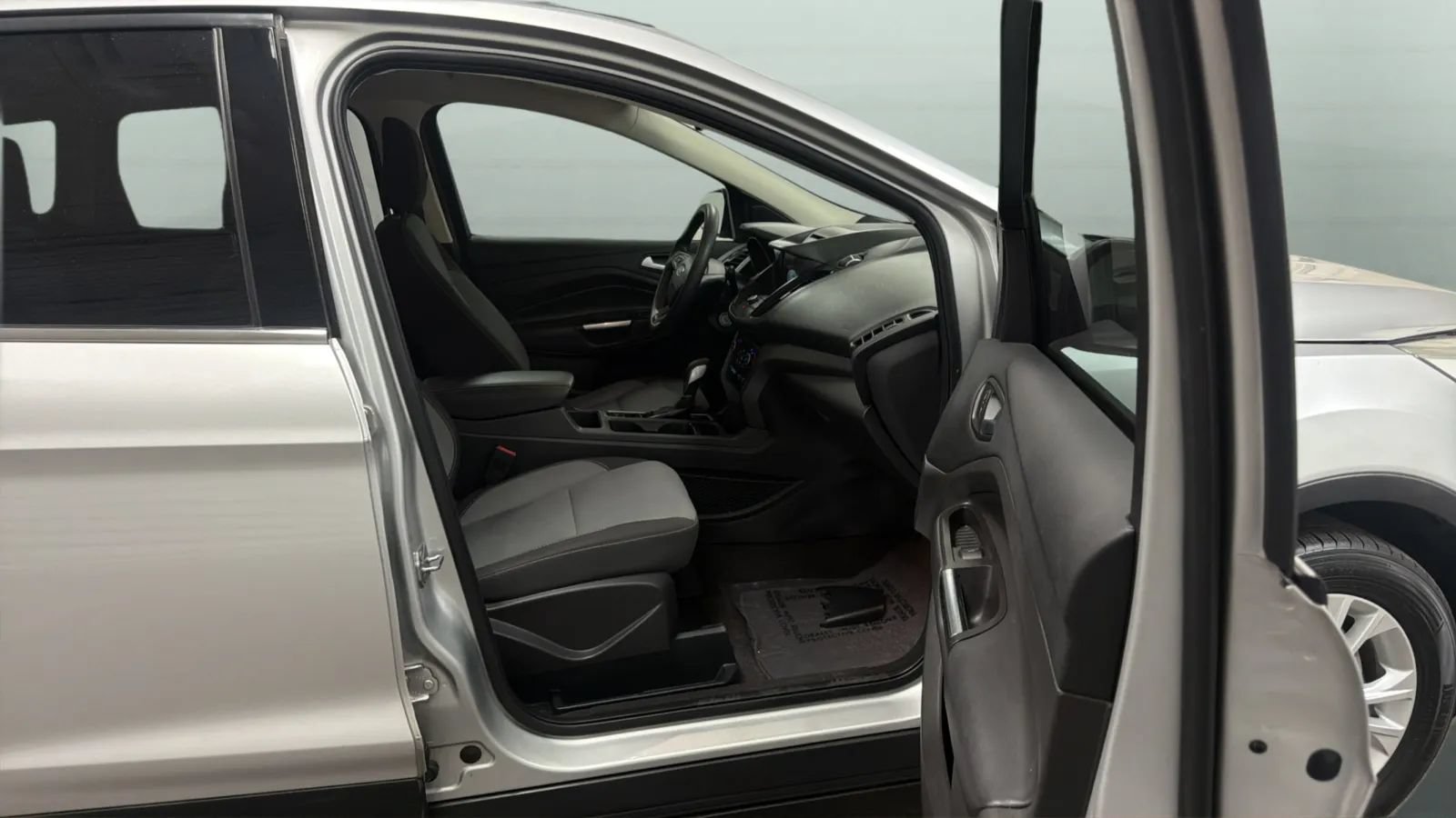 Used 2018 Ford Escape SE w/ Ford Safe & Smart Package AWD/4WD image 21
