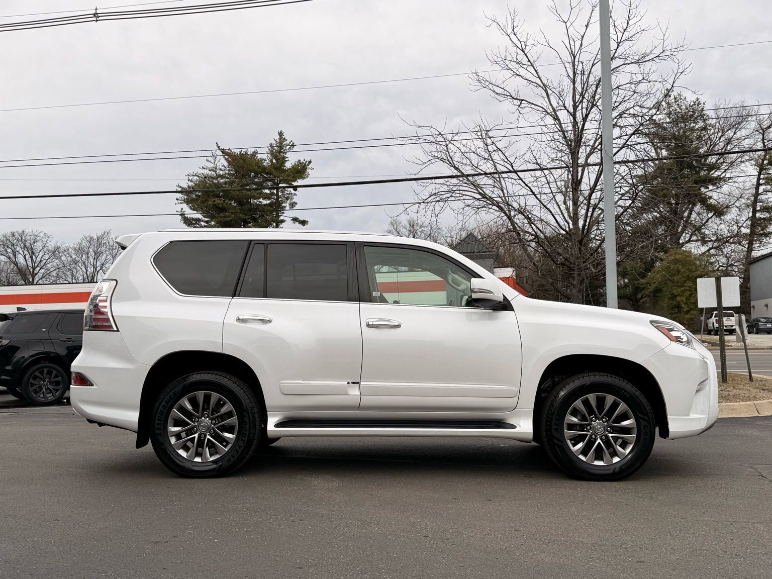 Used 2016 Lexus GX 460 Luxury w/ Preferred Accessory Package image 5