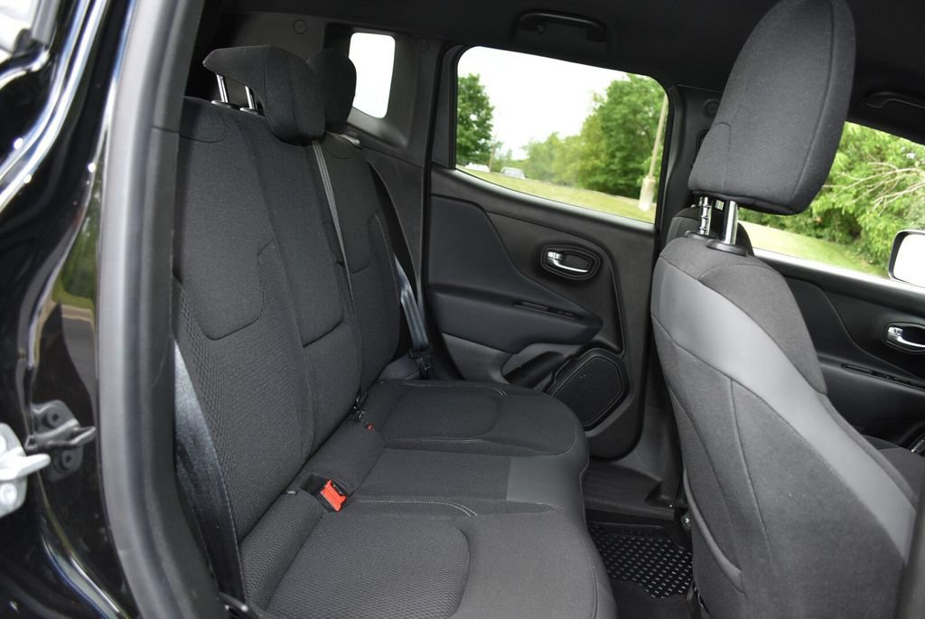 Used 2022 Jeep Renegade Altitude w/ Convenience Group AWD/4WD image 26