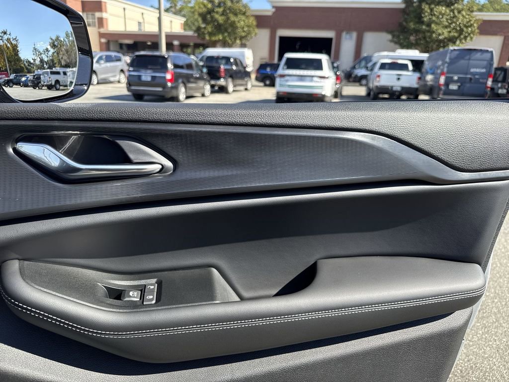 New 2025 Jeep Grand Cherokee Altitude image 29