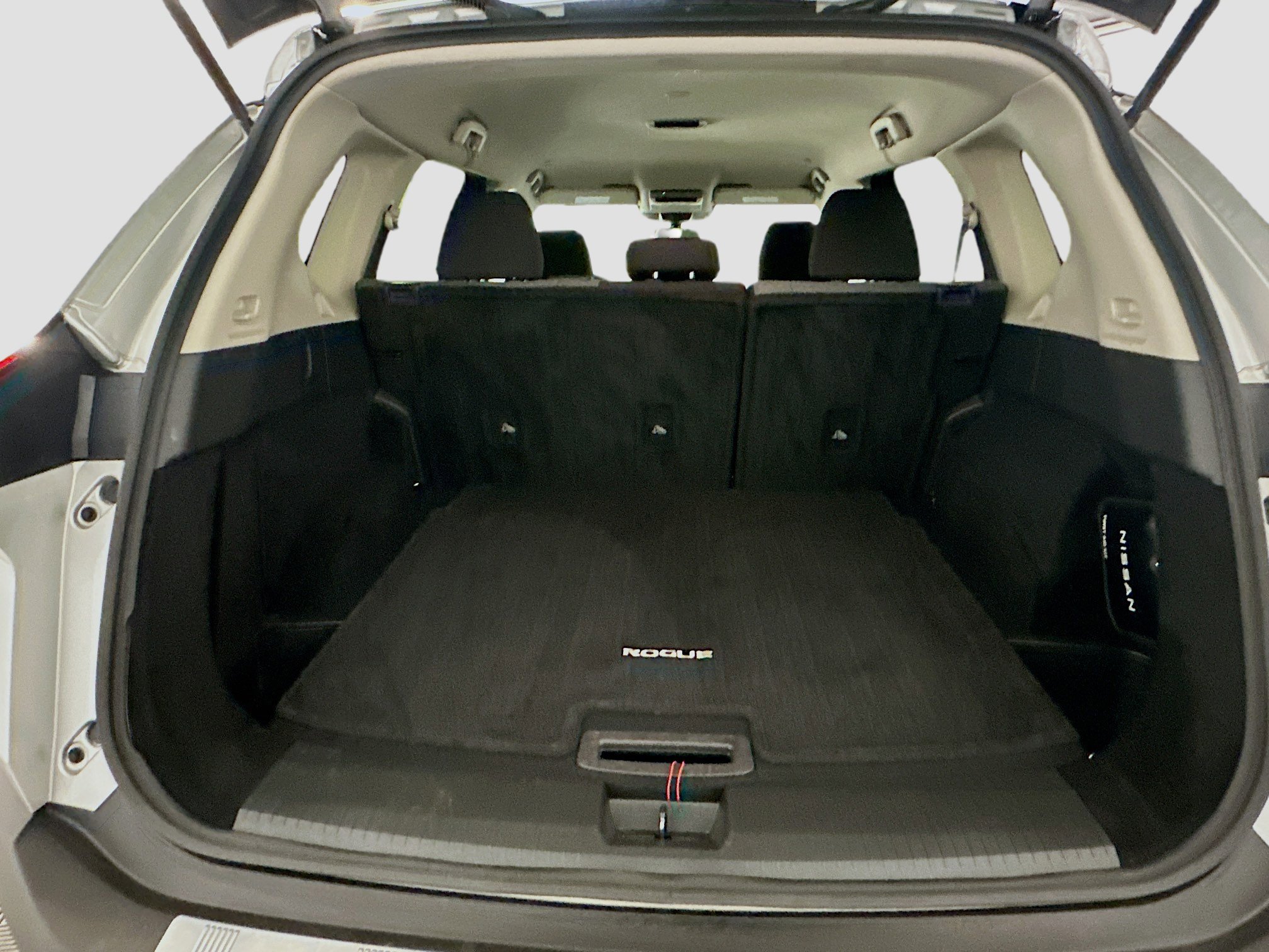 Used 2023 Nissan Rogue SV image 29