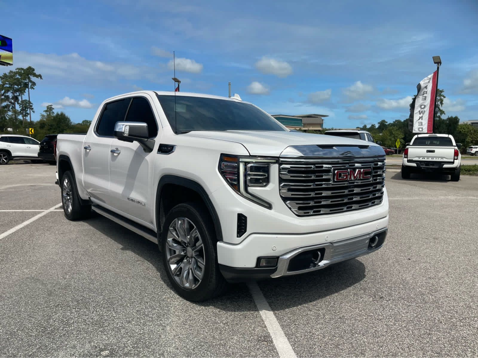 Used 2023 GMC Sierra 1500 Denali w/ Denali Reserve Package AWD/4WD image 3