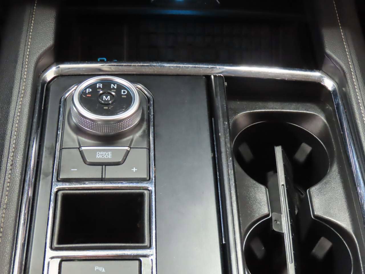 Used 2022 Ford Expedition XLT image 12