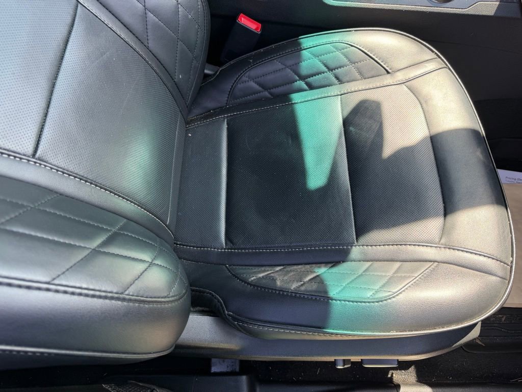 Used 2017 Ford Explorer Platinum image 18