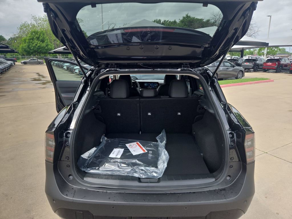 New 2026 Nissan Kicks SR FWD image 24