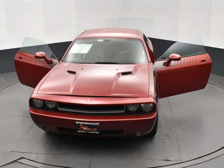 Used 2010 Dodge Challenger SE RWD image 10