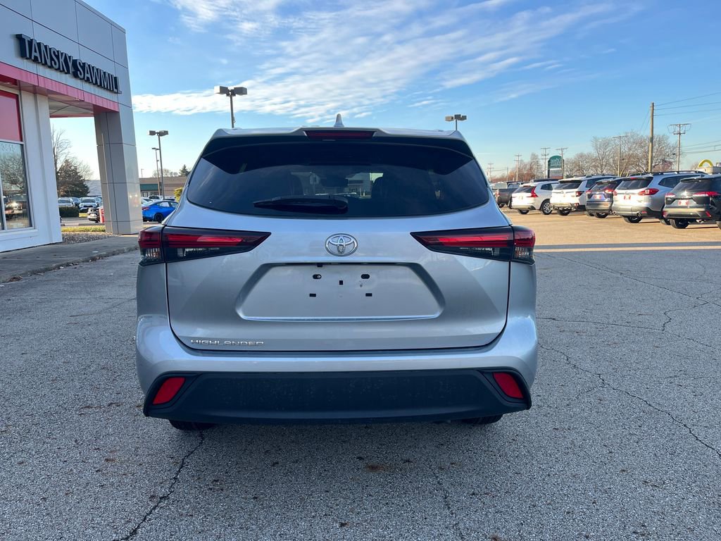 Certified 2024 Toyota Highlander XLE image 5