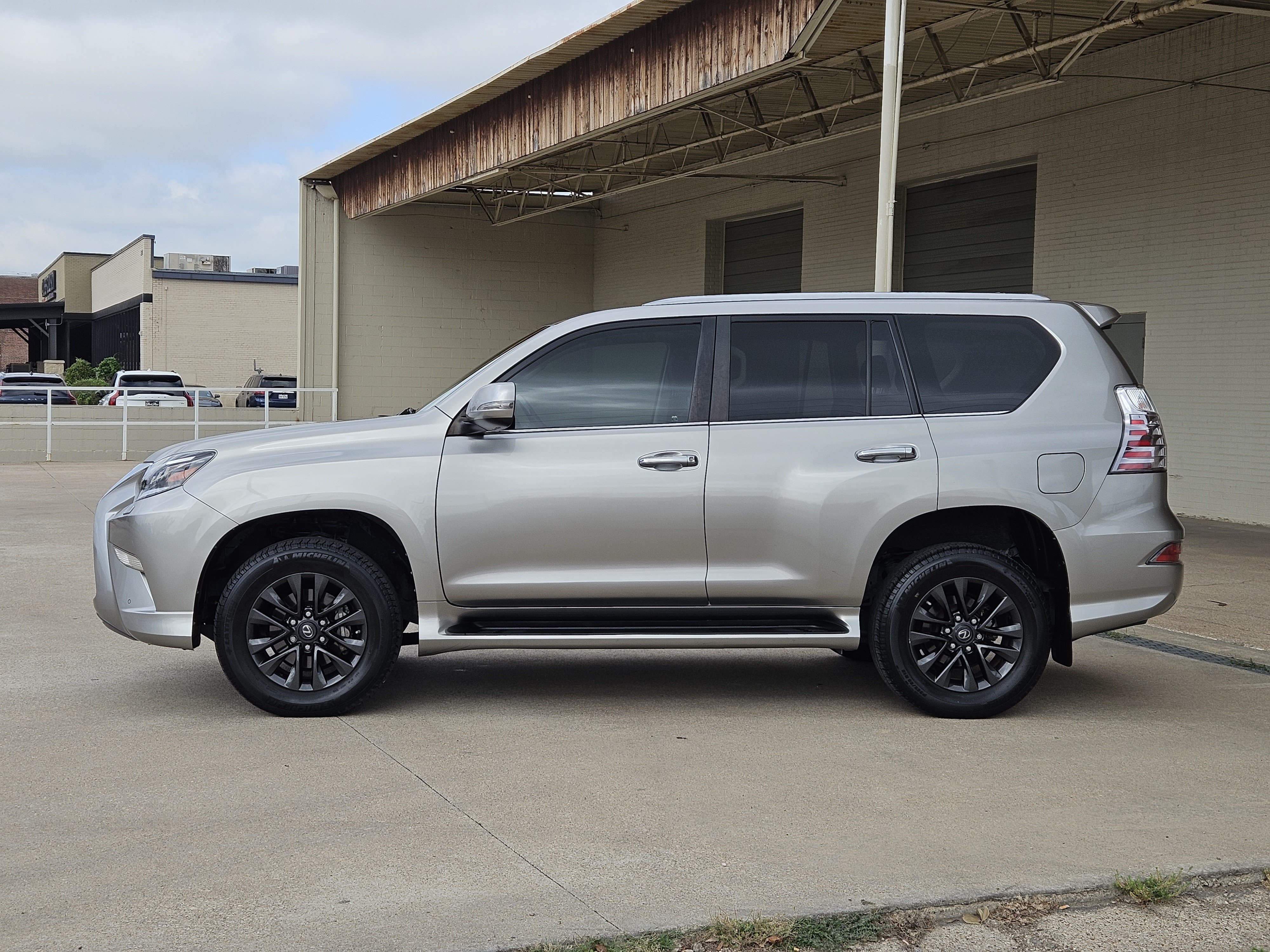 Used 2023 Lexus GX 460 Premium w/ Premium Package AWD/4WD image 4