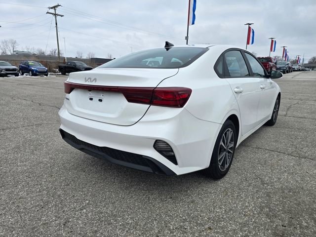 Used 2023 Kia Forte LXS image 3