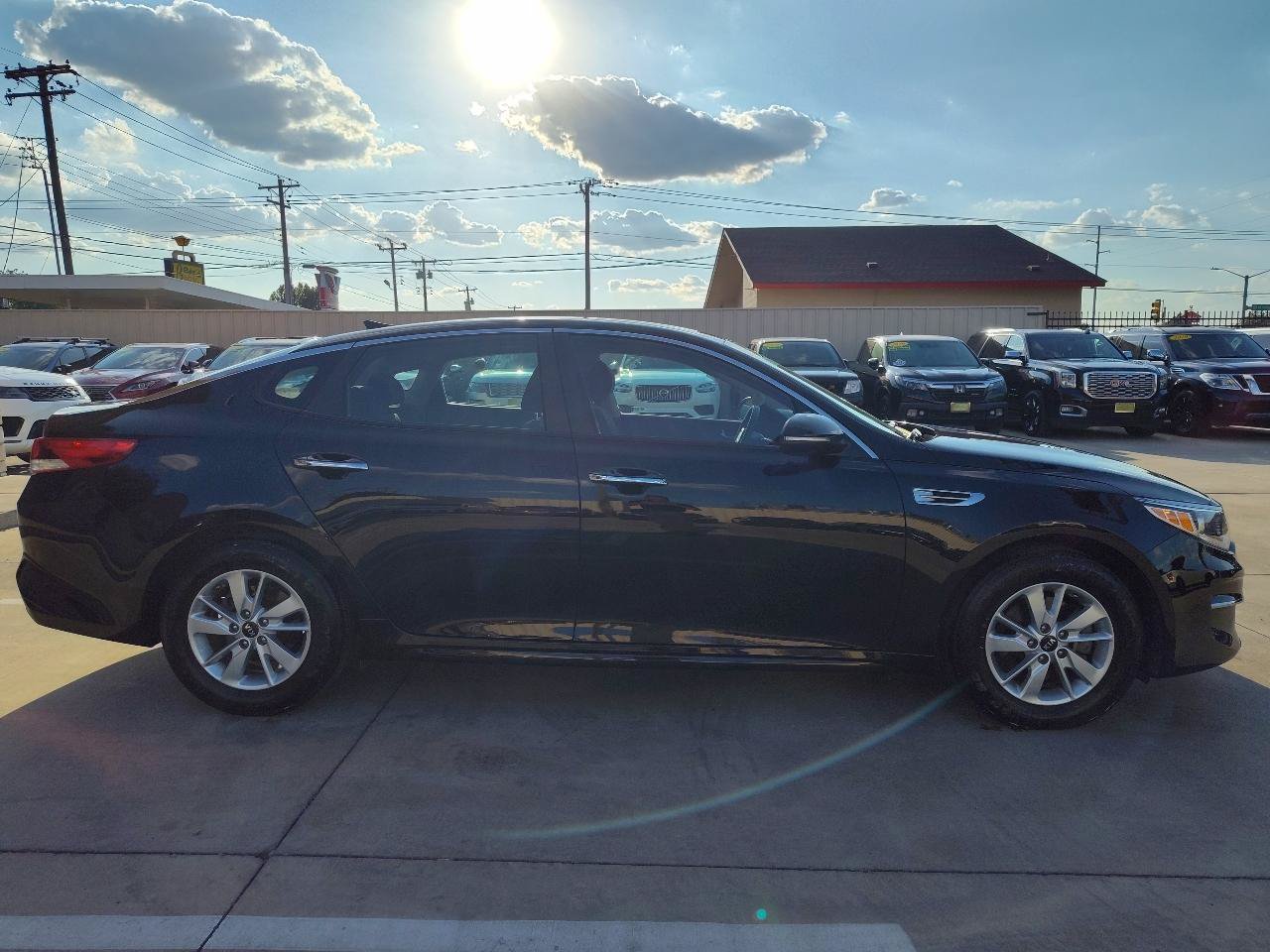 Used 2017 Kia Optima LX w/ Convenience Package FWD image 5