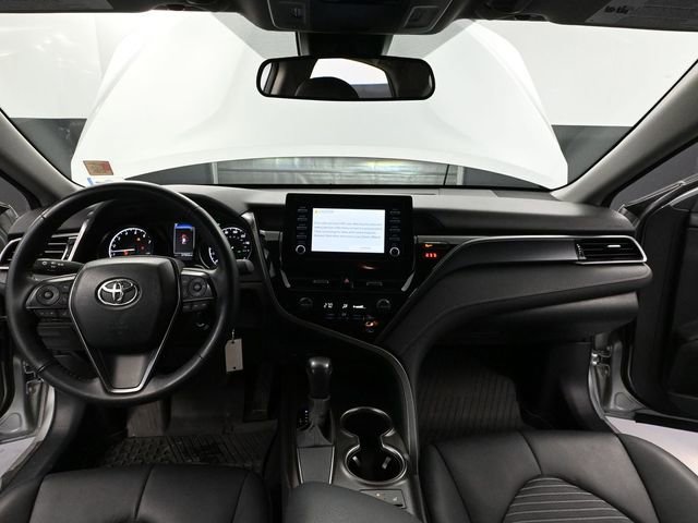 Used 2024 Toyota Camry SE image 23