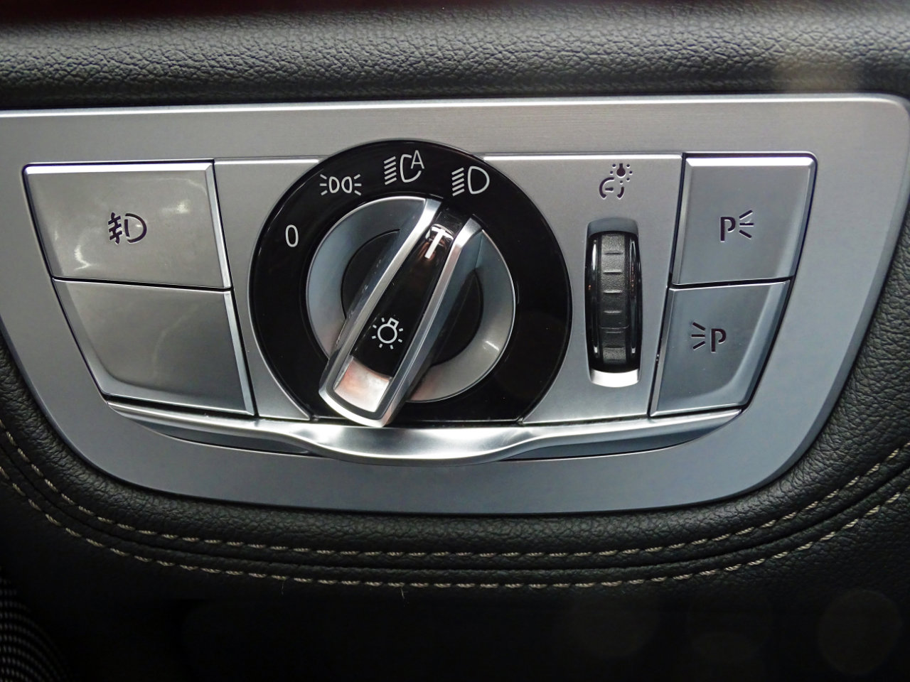 Used 2018 BMW 750i image 43