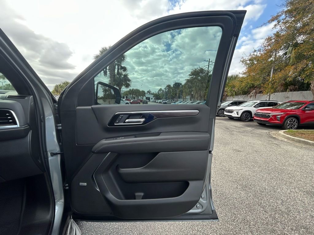 New 2026 Chevrolet Suburban Premier w/ Sun And Tow Package image 28