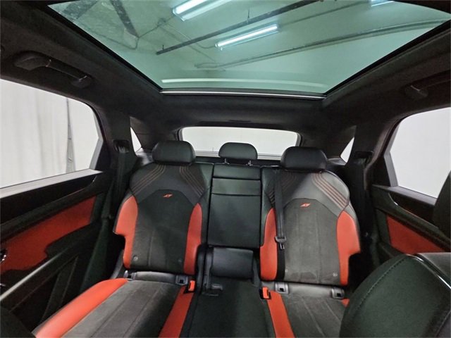 Used 2022 Bentley Bentayga image 13