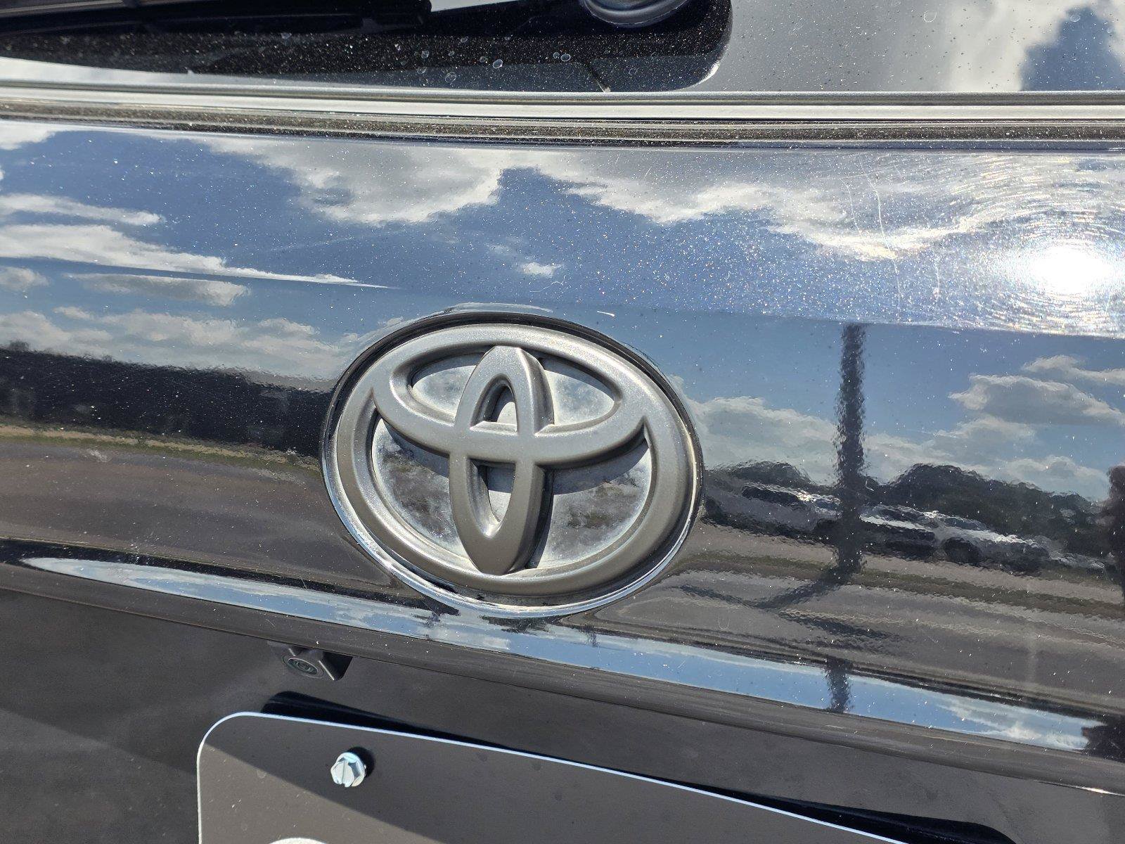Used 2023 Toyota Highlander LE FWD image 30