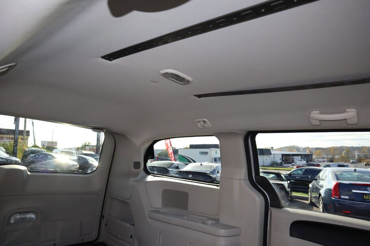 Used 2013 RAM C/V Tradesman image 27