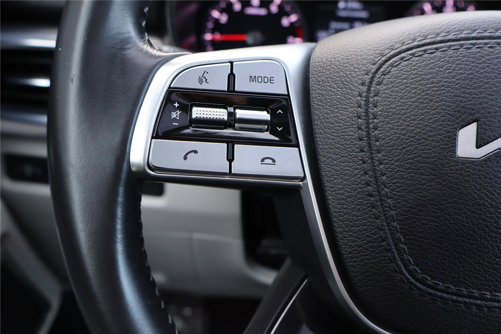 Certified 2022 Kia Telluride S image 17