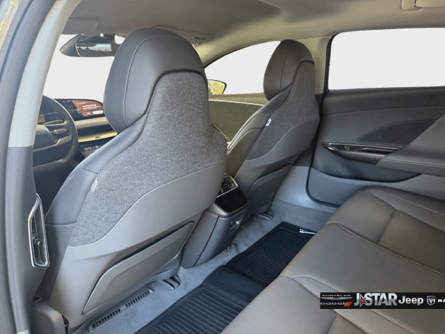 Used 2025 Lucid Air Pure RWD image 21