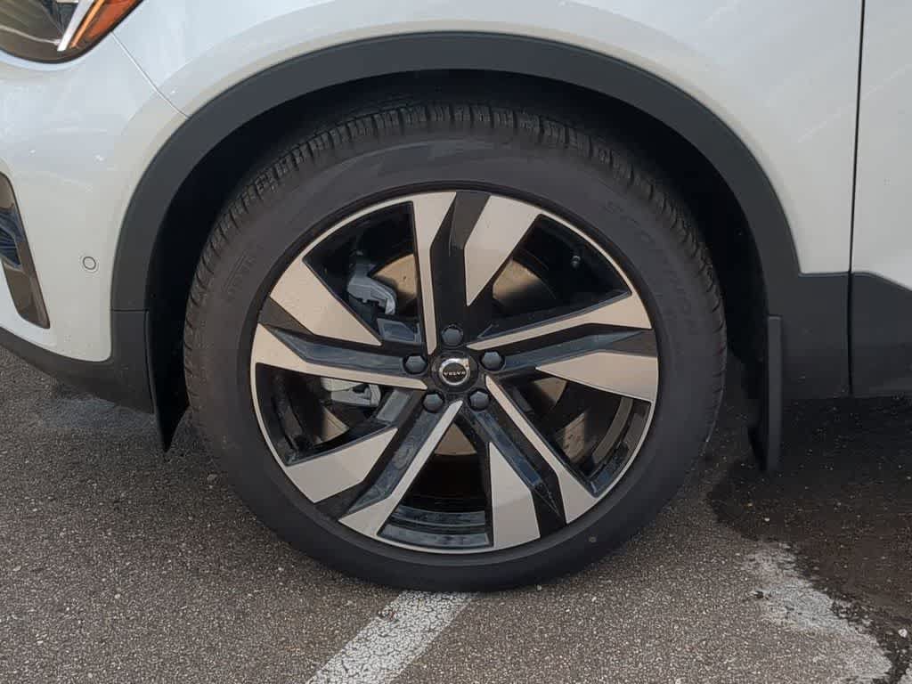 New 2026 Volvo XC40 B5 Plus w/ Climate Package AWD/4WD image 13
