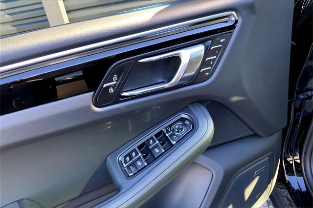 New 2026 Porsche Macan image 26