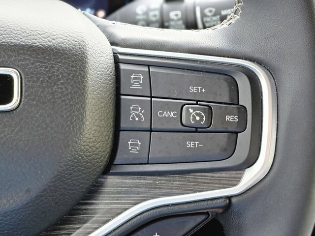 Used 2024 Jeep Wagoneer L Series II RWD image 18