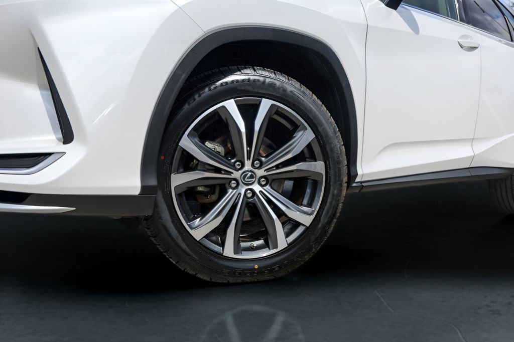 Used 2021 Lexus RX 350L FWD w/ Premium Package image 4