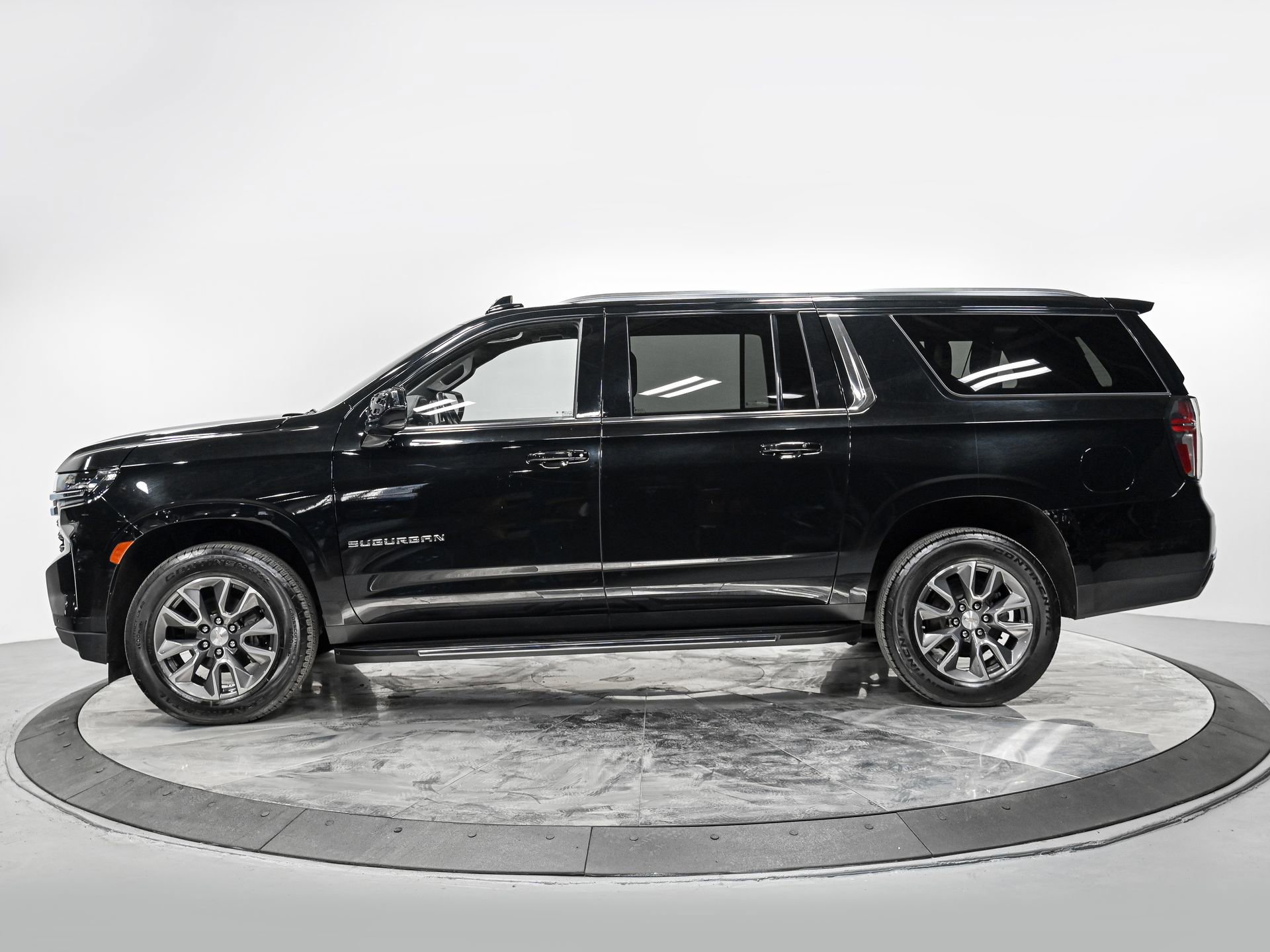 Used 2023 Chevrolet Suburban LS AWD/4WD image 2