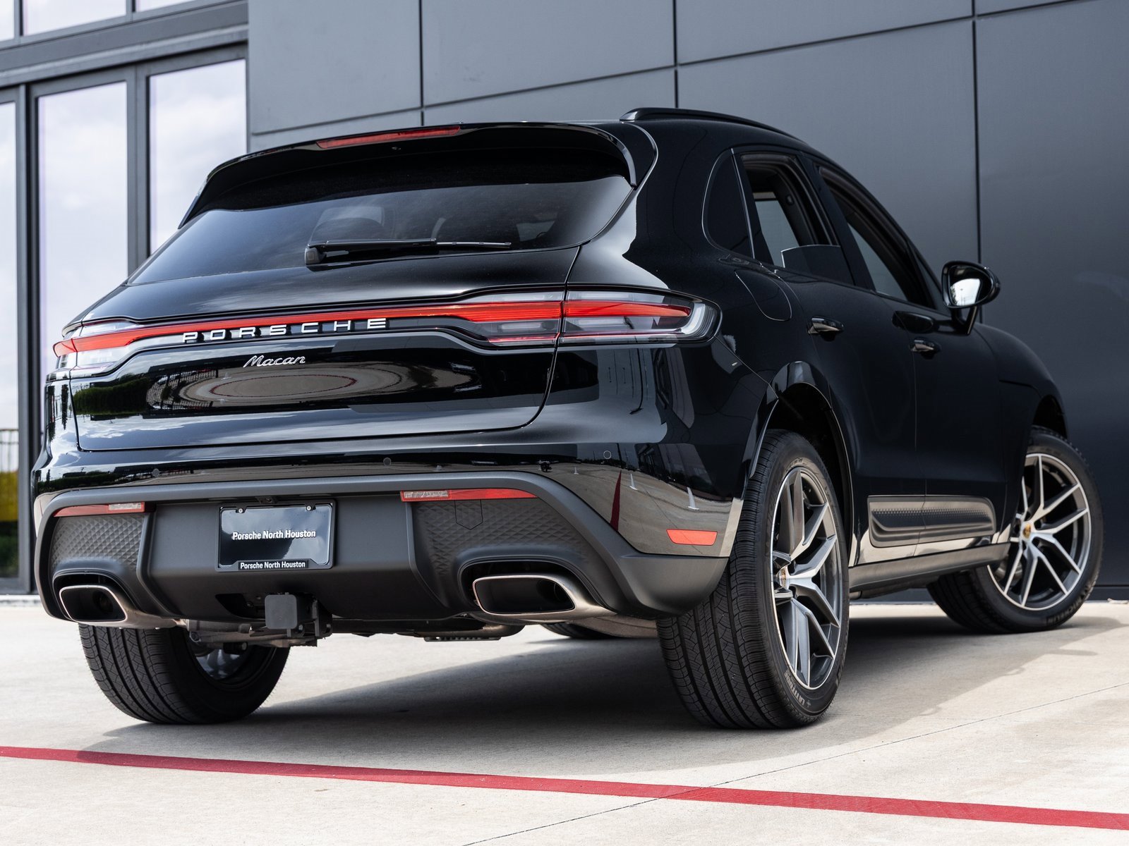 Used 2025 Porsche Macan image 13