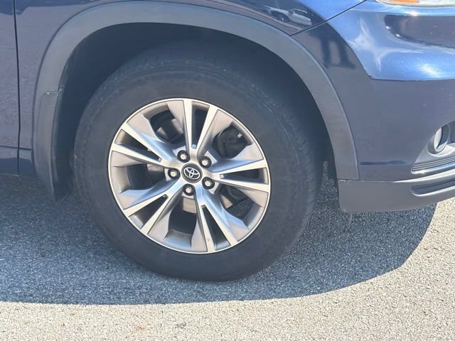Used 2016 Toyota Highlander LE AWD/4WD image 9